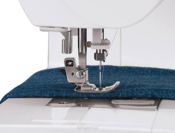 Quantum Stylist 9985 Sewing Machine D24056 SINGER Machines